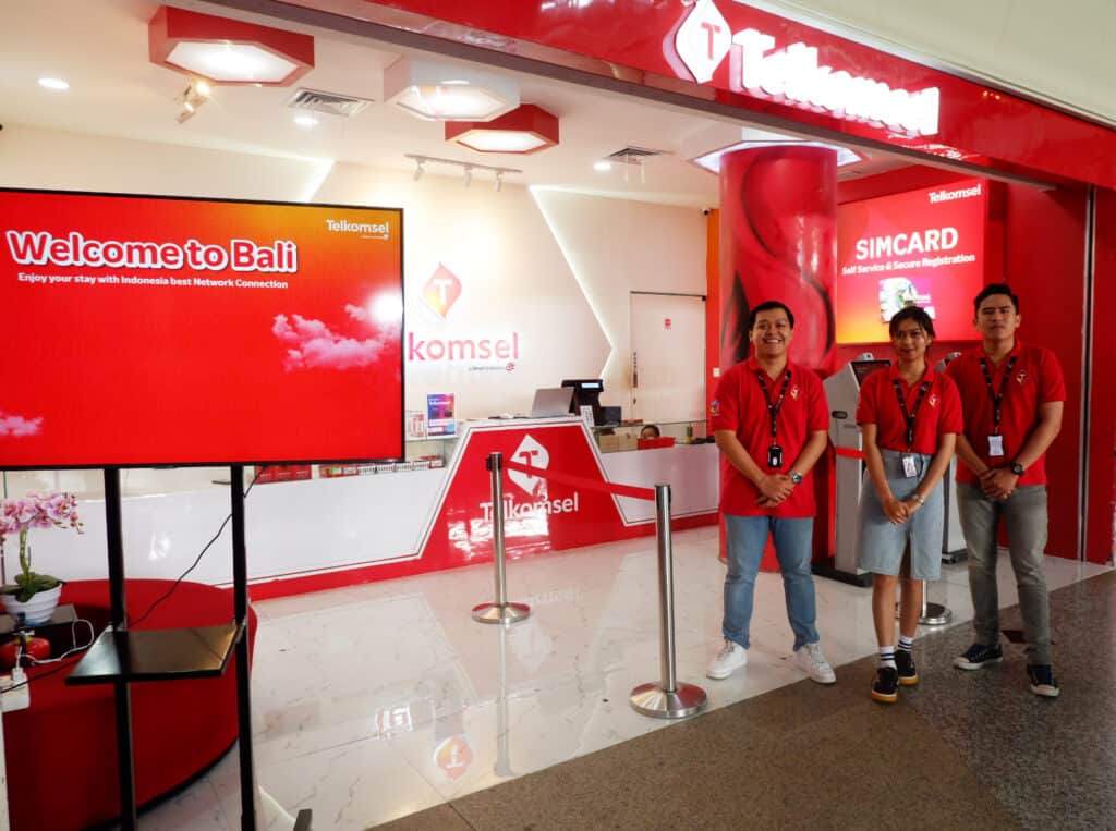 telkomsel booth in ngurah rai airport