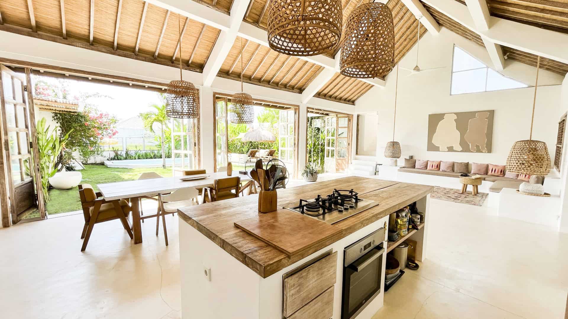 kitchen livingroom doors open
