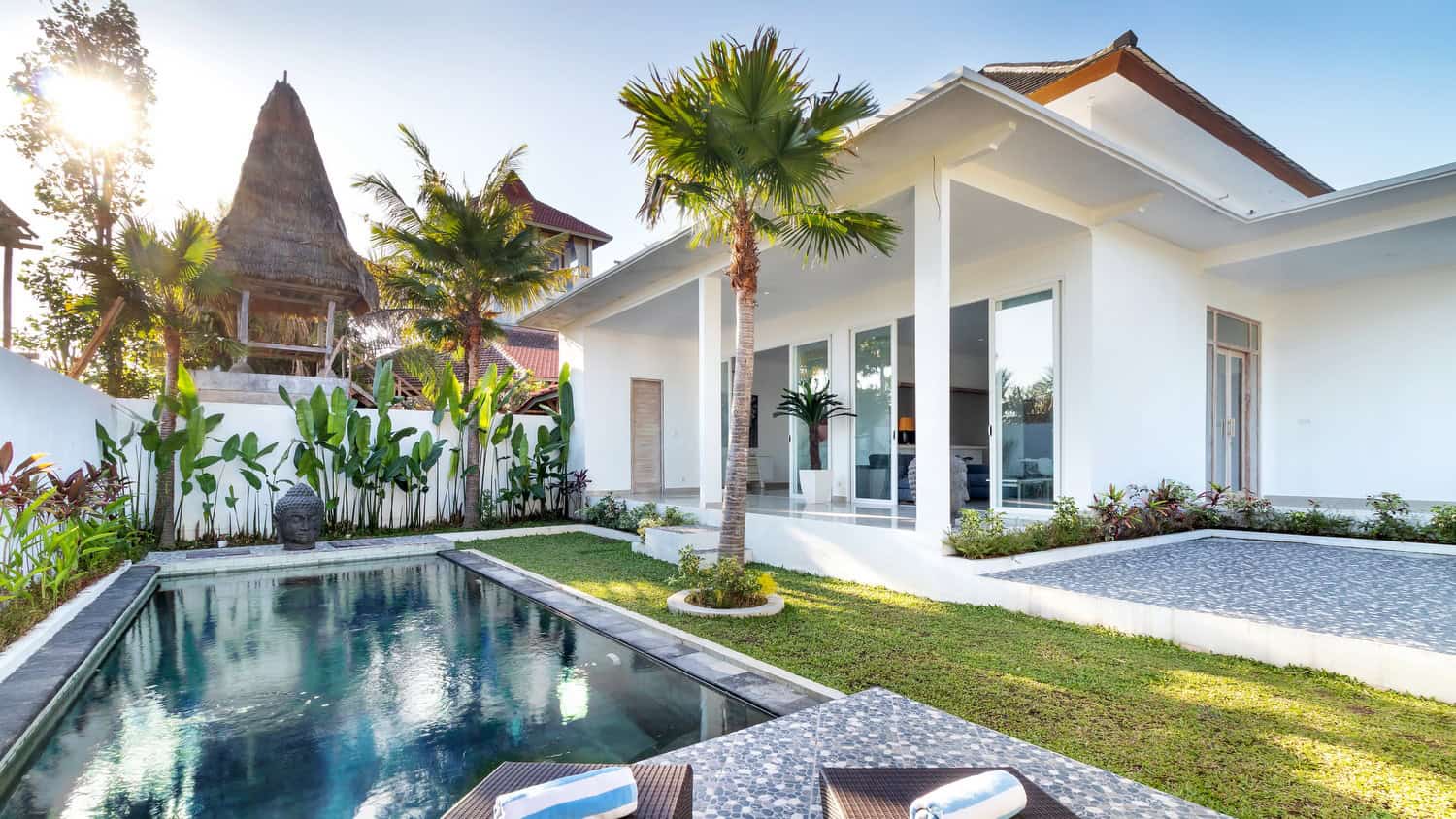 02 mas 1 pool daylight b