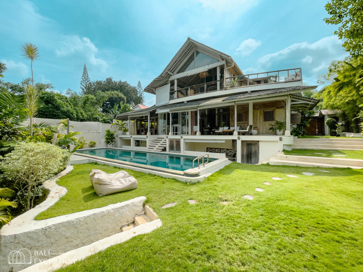Luxury villa with pool and garden