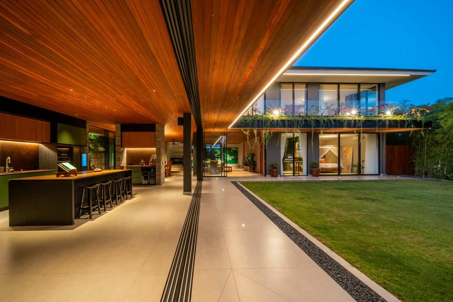 Modern house with open kitchen and lawn