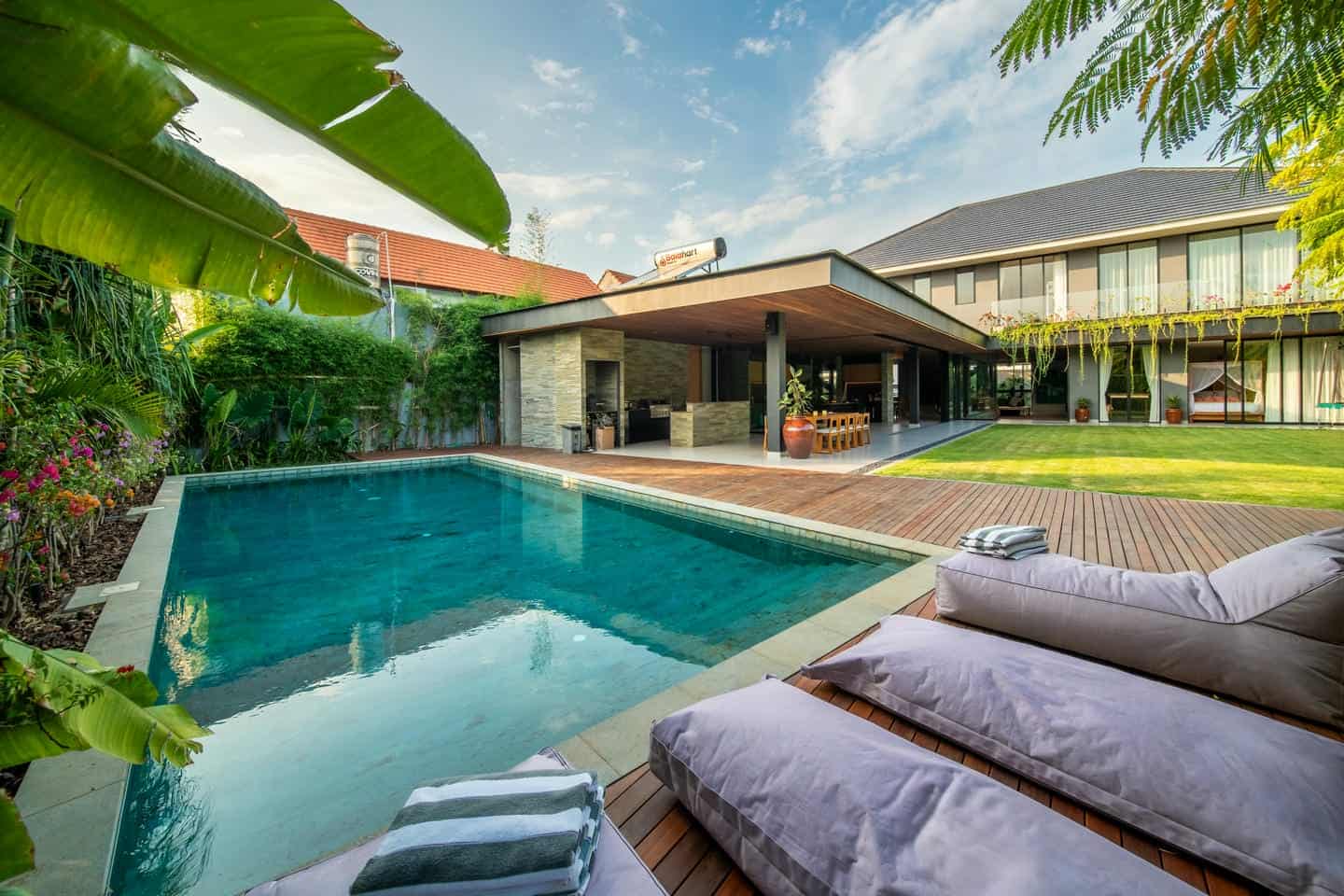 Luxury house with pool and garden view