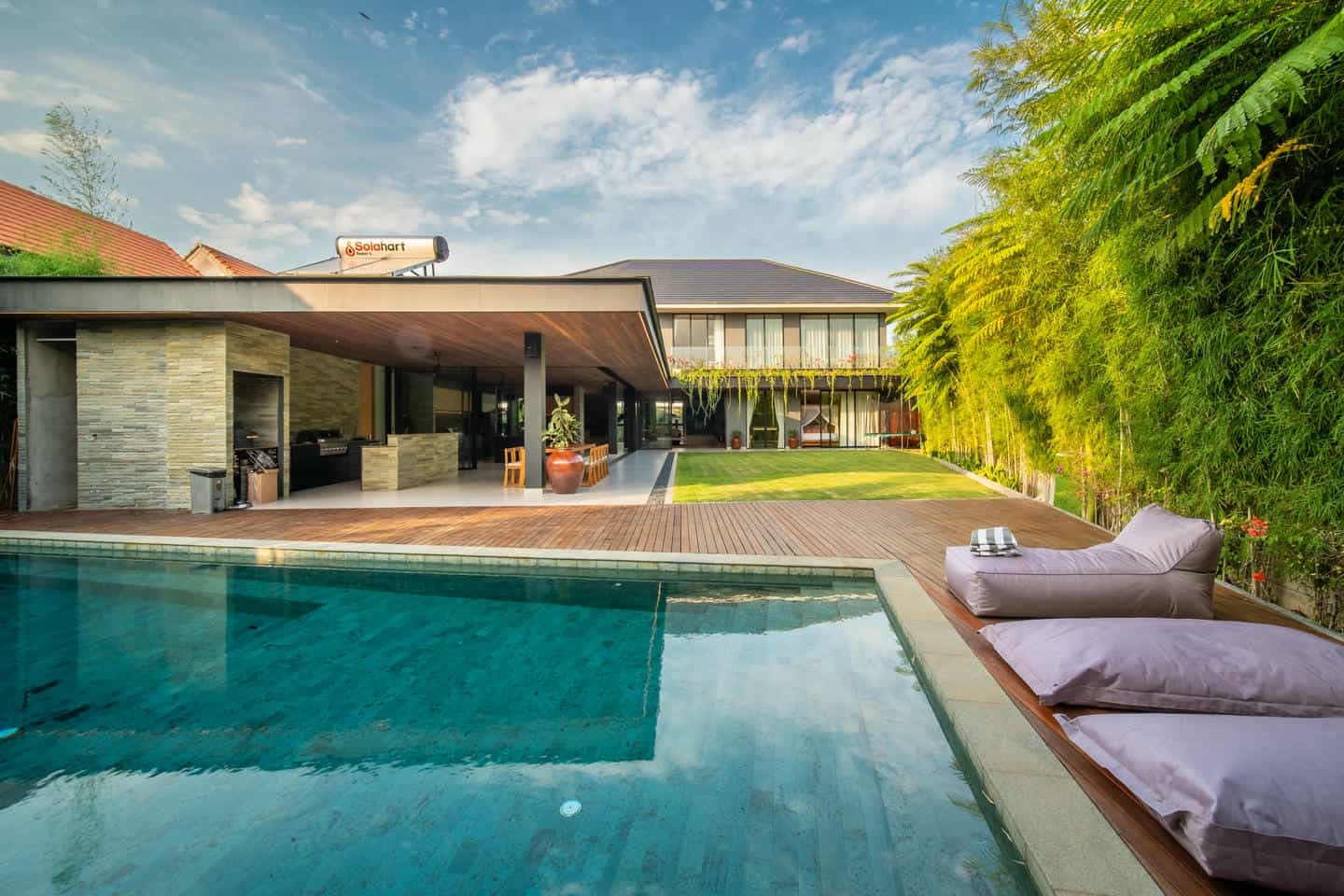 Modern house with pool and garden view