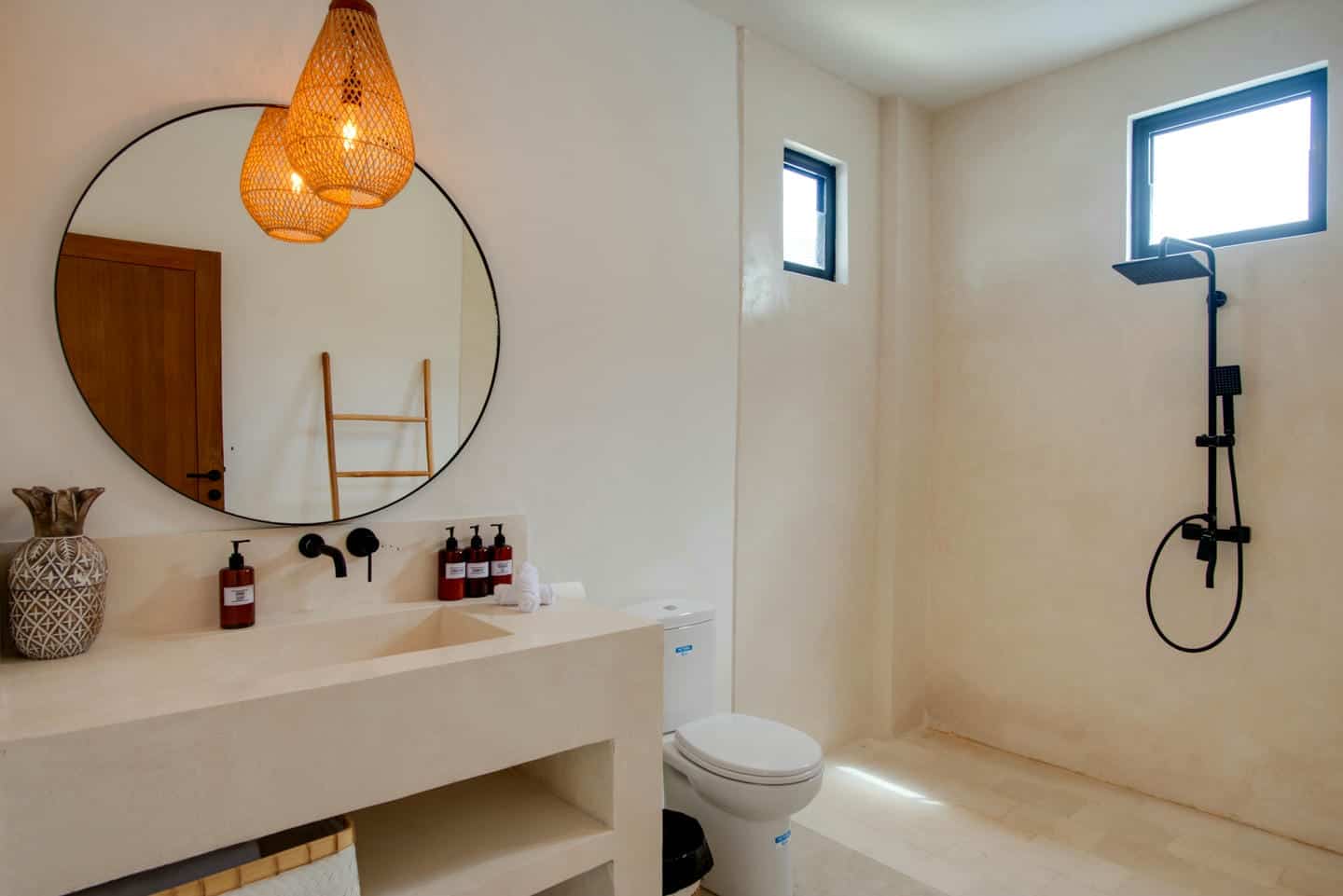 Modern bathroom with circular mirror and shower